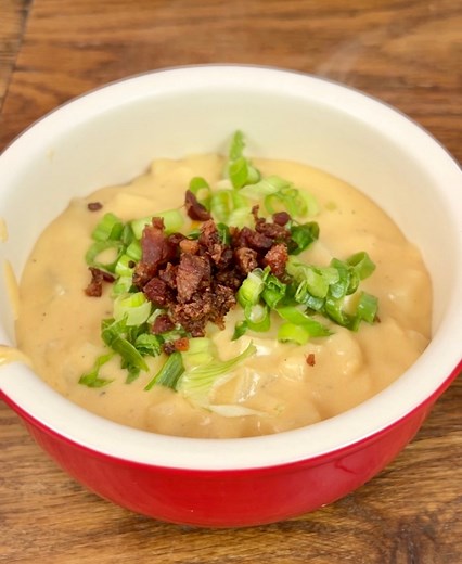 Creamy Potato Soup: Ready in 15 Minutes Paul’s cooking up a creamy and cheesy potato soup right on the stove! This easy recipe uses frozen hash browns, cream cheese, and chicken broth to make a comforting meal in under 15 minutes. Top it with extra cheese, green onions, and bacon bits for the ultimate cozy dish. | Paul S Show