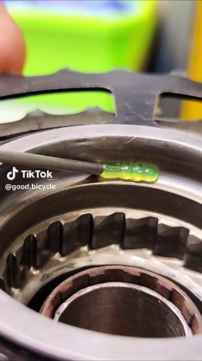 How to install ball bearings in a bicycle freewheel. #bicyclefreewheel #bicycleball #bicyclebearings