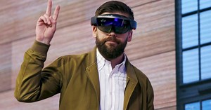 Microsoft Shows Off HoloLens, Windows 10 and New 'Edge' Browser at Build