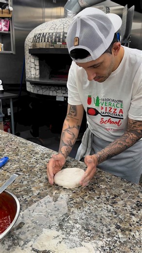 BASIC NEAPOLITAN PIZZA STRETCHING (slow version) 🍕📖🤩🏆🙌🏻👋🏻😍🇮🇹.... #Chef #food #pizzagram #foodie #cheflife #instafood #cooking #restaurant #pizzanapoletana #foodphotography #yummy #foodlover #delicious #foodblogger #juangpizza #gourmet #dinner #gastronomia #instagood #foodgasm #dailypizza #foodstagram #foodies #tasty #kitchen #woodfirepizza #eat #lunch #chefsofinstagram #bhfyp | Juan G Pizza