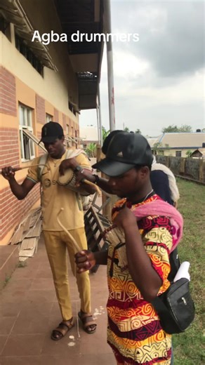 Awon agba drummer #omele #apala #gangan #talkingdrummer