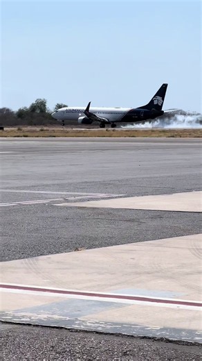 Aterrizaje Boeing 737-800 #flypシ🤗❤️🙏 #travel #tiktokparati #aviacioncomercial #spotter