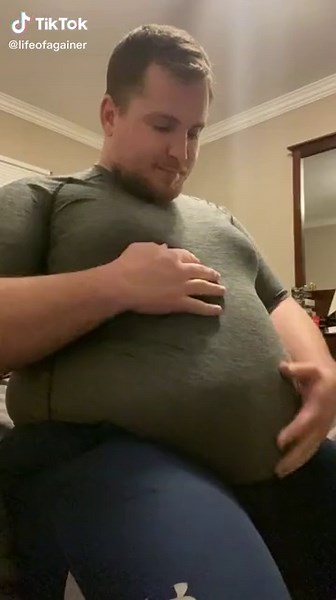 I love feeling my huge belly, I didn’t expect to feel good while rubbing it #gainer #weightgain #feedee