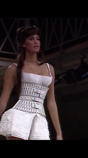 Yasmeen Ghauri: Iconic 90s Supermodel