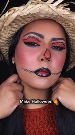 1.3K views · 133 reactions | Primeira make de espantalho, o que acharam? #tutorialmakeup #makehalloween #halloween #halloween2025 | Elaine Delfino | Facebook