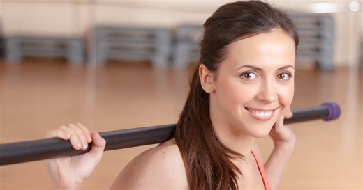 12 ejercicios de fuerza con cosas de casa​ para hacer un entrenamiento completo