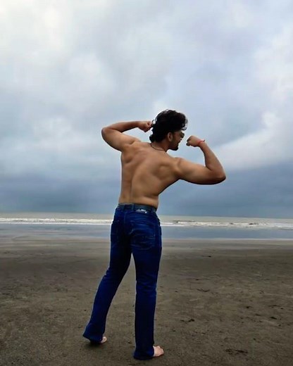 Flexing at Beach #shorts #viral #rauteladinesh01