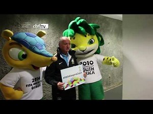 Faltam 100 dias para a Copa: Zakumi e Fuleco se encontram em Joanesburgo