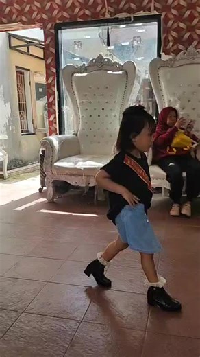 Angel model (@_angelmodel)’s videos with Bambee Bumble bee - Remix - Cardio kid