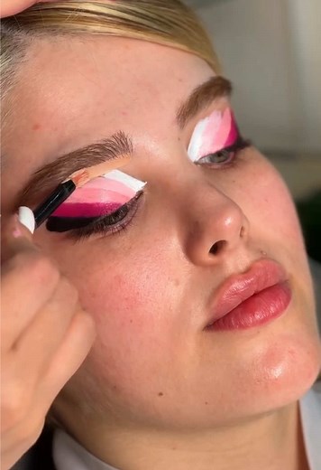 Dramatic Glam Makeup Tutorial for Bold Beauty