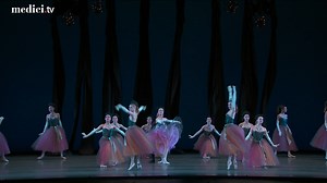 [TUTU TUESDAY] 🎶🩰 Brush up on your classics with today's Tutu Tuesday! Follow the steps of the New York City Ballet and let yourself be carried away by Ravel's La Valse, choreographed by Balanchine! 🎶🩰 https://cutt.ly/OCC96dX | medici.tv