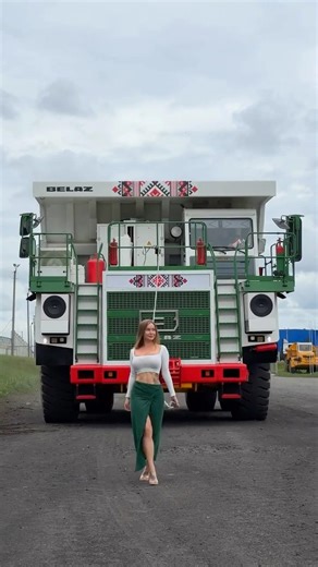 Tiny girl Leads a Monster💀💀 #viral #crazy #machine #blonde #leadership #stunning #subscribe