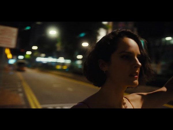 Detonado pela crítica, remake de Emmanuelle chega ao streaming