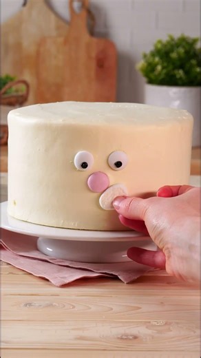 This bunny cake is a real eye-catcher at Easter 🐰✨