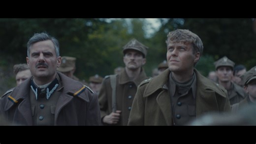 Łukasz Palkowski - reżyser takich hitów jak "Bogowie" i "Najlepszy" powraca na wielki ekran z nowym filmem. 🎥 POJEDYNEK - thriller historyczny z Jakubem Gierszałem i Aidanem Gillenem (znacie go świetnie z serialu "Gra o tron" jako Littlefinger) wejdzie na ekrany kin 27 lutego 2026. 📅 Zerknijcie na zwiastun i zapisujcie datę premiery w kalendarzu. Jest na co czekać! 😏🧡 | Cinema City Poland