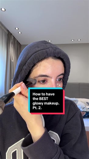 Expert Tips for Achieving Glowy Makeup Look