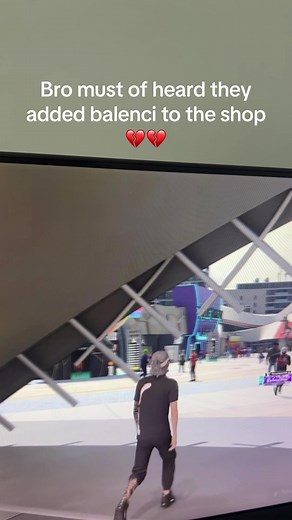 Mua Sắm Balenciaga Tại Cửa Hàng Hạn Chế 2K26