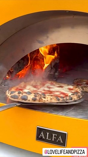 🔥 @lovelifeandpizza 🍕 Dough: @lovelifeandpizza 72 hour Neapolitan Pizza Dough 🍕🤙 Oven: Moderno 5 Allegro in Fire-Yellow 🔥 Temp: 950f Follow our Chef Friend @lovelifeandpizza for daily pizza-making tips! #pizza #lovelifeandpizza #homepizza #alfaovens #pizzaathome #alfapizzaoven #pizzaovens #foodreels #pizzareels | ALFA Ovens - USA