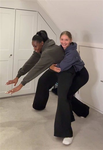 Temi & Anais challenge: swapping legs trust fall