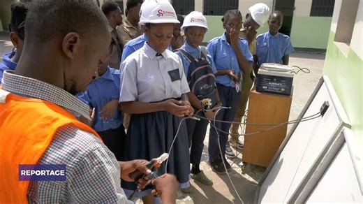 5.3K views · 229 reactions | ENTREPRENEURIAT - Initiation des élèves de l’école Bilingue du Congo Des élèves de l’école Bilingue du Congo ont participé à un atelier d’initiation à l’entrepreneuriat, visant à développer leur sens de l’initiative dès le plus jeune âge. Toute l’info, tout le temps, directement sur WhatsApp  https://vox.cg/whatsapp | Vox Congo | Facebook