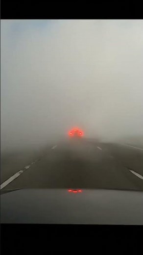 Thick Smoke Suddenly Appears Out of Nowhere – Dashcam Captures Mysterious Moment!