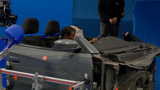 Carry-On: Behind the Car Fight Explore the intense car fight between Detective Elena Cole (Danielle Deadwyler) and Agent Alcott (Logan Marshall-Green) in Carry-On. Shot entirely on bluescreen, the scene's breathtaking visuals were crafted by top studios like Weta FX, RISE, Crafty Apes, and more. Guided by Production VFX Supervisor Bradley Parker and Producer Tolly Swallow, this sequence showcases seamless integration of action and VFX magic. Checkout Breakdown at: https://vfxexpress.com/carry-on