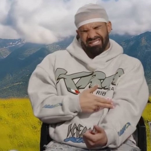 Drake | Fan Page 𓅓 on Instagram: "he’s so unserious i love him. @champagnepapi"