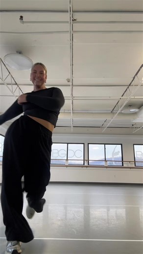 A little hype up before a night of teaching ✨💁🏼‍♀️💕 #dancetok #fyp