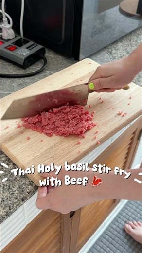 Thai Holy basil stir fry with Beef 🥩By Me #tinacancook