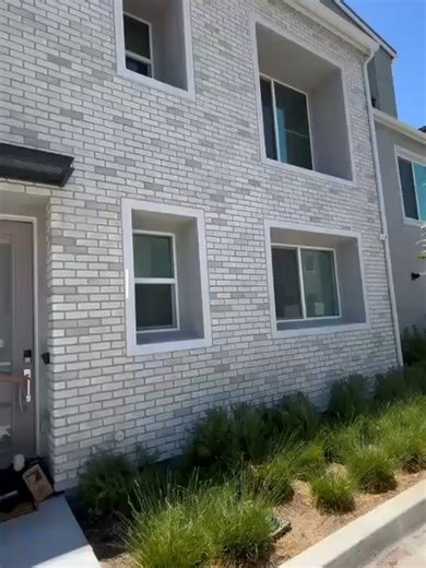 What if your home was always ready to welcome you with peace and order? 🧼✨ With Quail Clean’s Regular Service, you’ll never have to worry about the mess again. We keep your space clean, fresh, and harmonious — consistently. 🏡 Message us to book your regular cleaning. Your home will thank you! 📍 Serving Orange County, CA