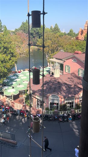 Disneyland treehouse view so beautiful #disneyland #treehouse #fyp #disney #foryoupage