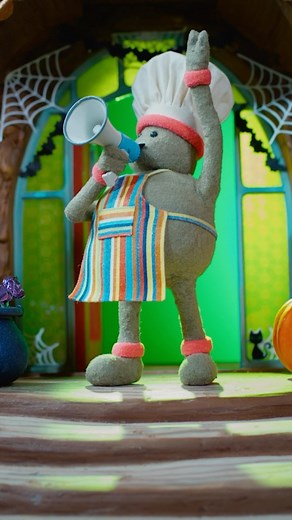 Tiny Chef on Instagram: "It’s been a LONG ROAD y’all!!! Here’s a little special behind the scenes of Chef and the crew figuring out the opening number for his Halloween Special (premiering on @nickelodeon Oct. 21st 1:30pm THIS MONDAY) Also what do you think Chefs phone call was all about?"