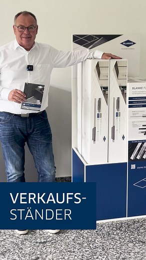 Dein Sortiment verdient mehr als nur ein Regal 💡📦 Mit dem BLANKE FLEX-LINE Verkaufsständer wird jede Produktpräsentation zum Profi-Auftritt. Funktional, übersichtlich und ein echter Hingucker – vorne wie hinten. Top-Vorteile auf einen Blick: 🔹 Übersichtliche Sortierung nach Produktkomponenten 🔹 Platz für Abdeckungen bis 120 cm und unterschiedlichen Entwässerungseinheiten 🔹 Werbewirksam gestaltet auf Vorder- und Rückseite 🔹 Ideal für Ausstellungsräume, Verkaufsflächen oder Events 🔹 Individ