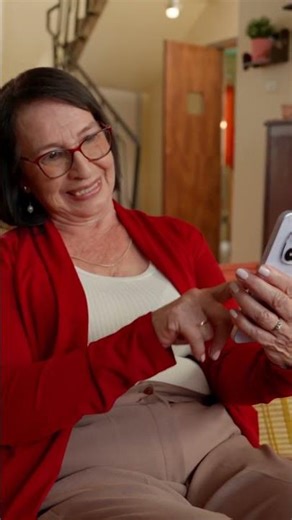 ¿Mamá con celular nuevo?