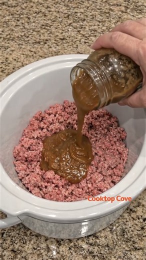 🥩🍲 Slow Cooker Ground Beef & Brown Gravy