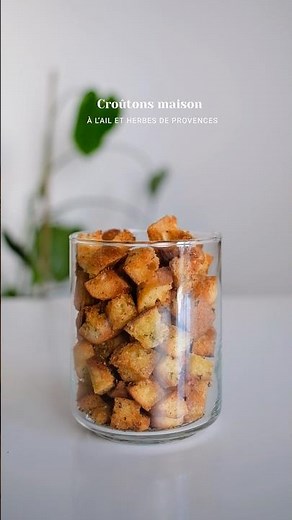 Croûtons maison à l’ail et herbes 🧡 Recette simple et rapide #pain #croutonpain