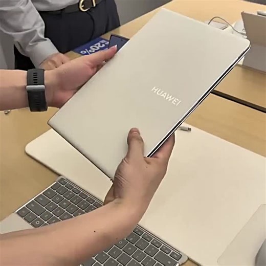 Huawei's Foldable Laptop: No Keyboard Required | Endrit Restelica posted on the topic | LinkedIn