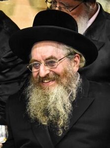 Stoliner Rebbe in Zos Chanukah Tisch Discusses Obligation of Ahavas Yisroel for All of Klal Yisroel