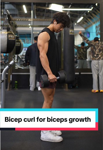 What is the best way to do a bicep curl to maximize biceps growth? Should you curl your wrist (supinate) or keep your wrist already supinated? #fyp #fitness #gym #bodybuilding