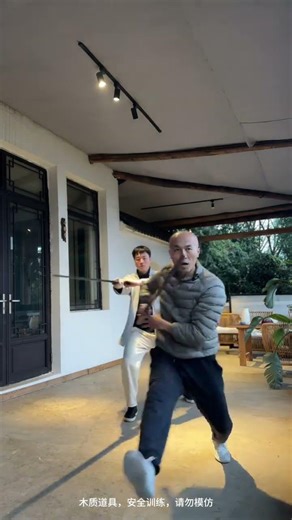 Master the Two-Handed Sword: Ultimate Guide for Beginners