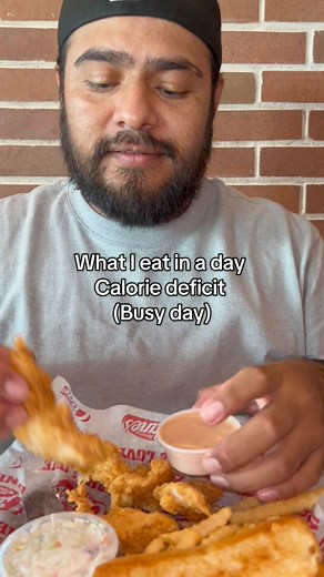 69K views · 868 reactions | What I eat in a day trying to stay on my calorie deficit on a super busy day. On super busy days I try to keep my calorie low for u can have any fast food I want. #whatieatinaday #superbusy #food #fypシ | Ferniesweightloss | Facebook