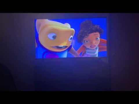 Home (2015): Eiffel Tower scene