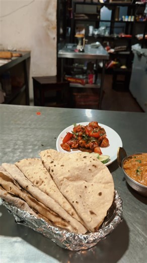 Roti Sabji Chili Woww just wow.. #goodfood #goodmood #cozyambience #goodvibes #fypシ゚viral🖤tiktok