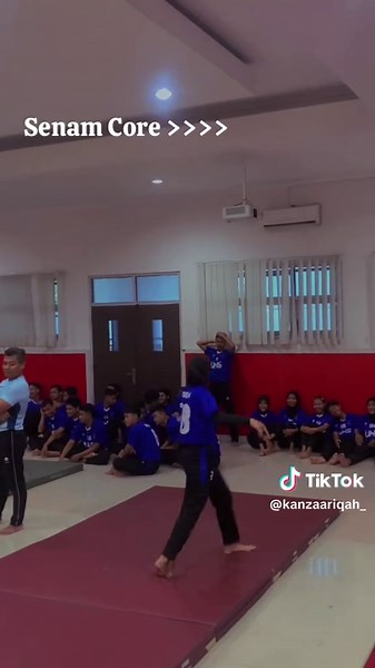 Senam Lantai: Gerakan Lucu dan Menghibur