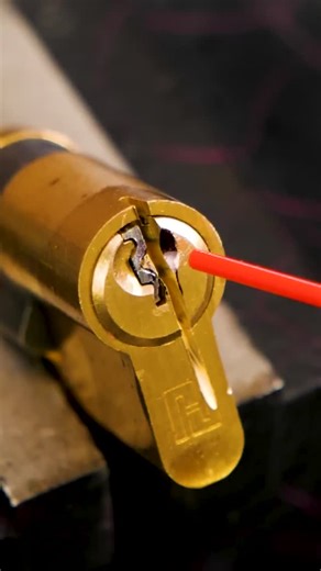 Crafty Panda on Instagram: "Stuck Key? Try This Simple Lock Hack #craftypanda #crafts #locks #lifehack #stuck #repair"