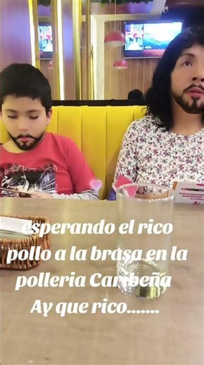 Esperando el pollo a la brasa