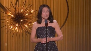 "It's her old soul that just grips us!" Julia Louis-Dreyfus pays homage to #KCHonors honoree Bonnie Raitt. #kennedycenter #bonnieraitt #performance #tv #special | CBS