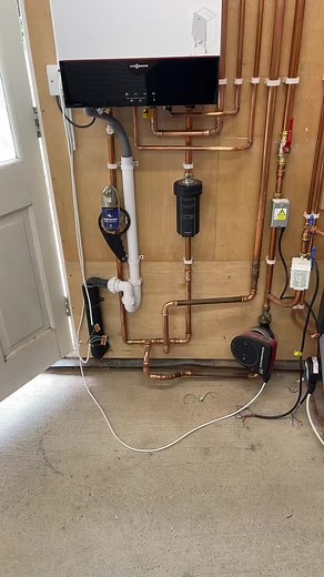 Close Couple Tees vs. Low Loss Header in Central Heating Design