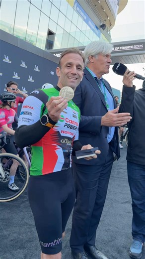 Receiving the 🏅Medal of Le Mans 🏅 for the successful 2025 #FrenchGP 🇫🇷