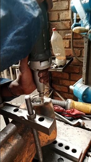 REMOVING STEEL CHIPS AFTER CLEANING USING PORTION GRINDING WHEEL IN MECHANICAL WORKSHOP